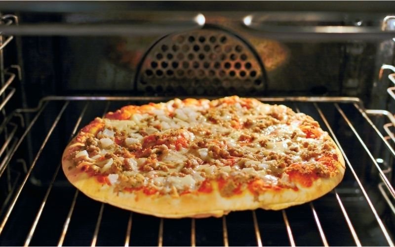 how to use oven : nuances of baking pizza