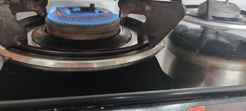 glass top gas stove safe- rusty burners can shatter glasstop