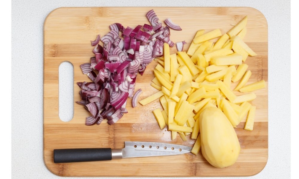 best material for cutting board - wood is ecofriendlier option