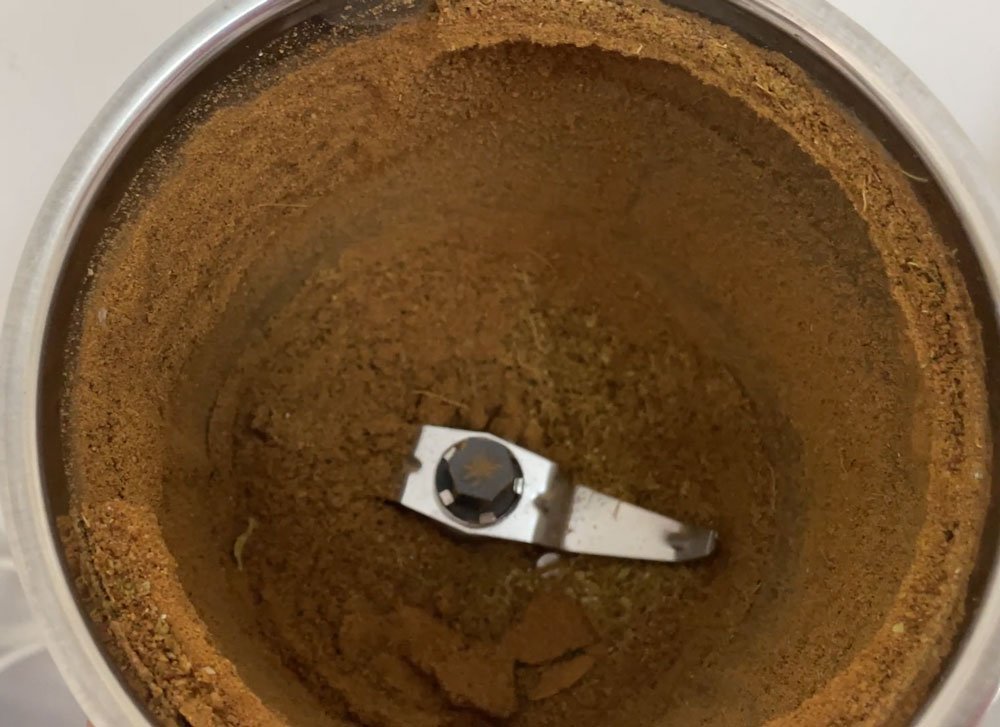 best mixer grinder in India- garam masala in philips hl7707