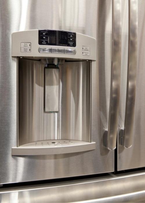 refrigerator with water dispenser and ice dispenser