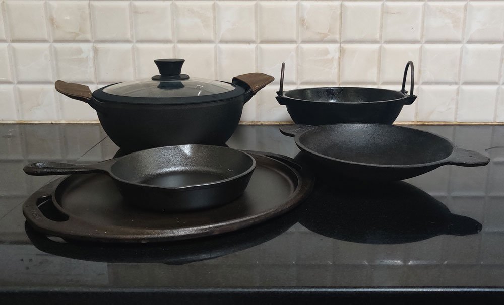 cast iron vs stainless steel cookware