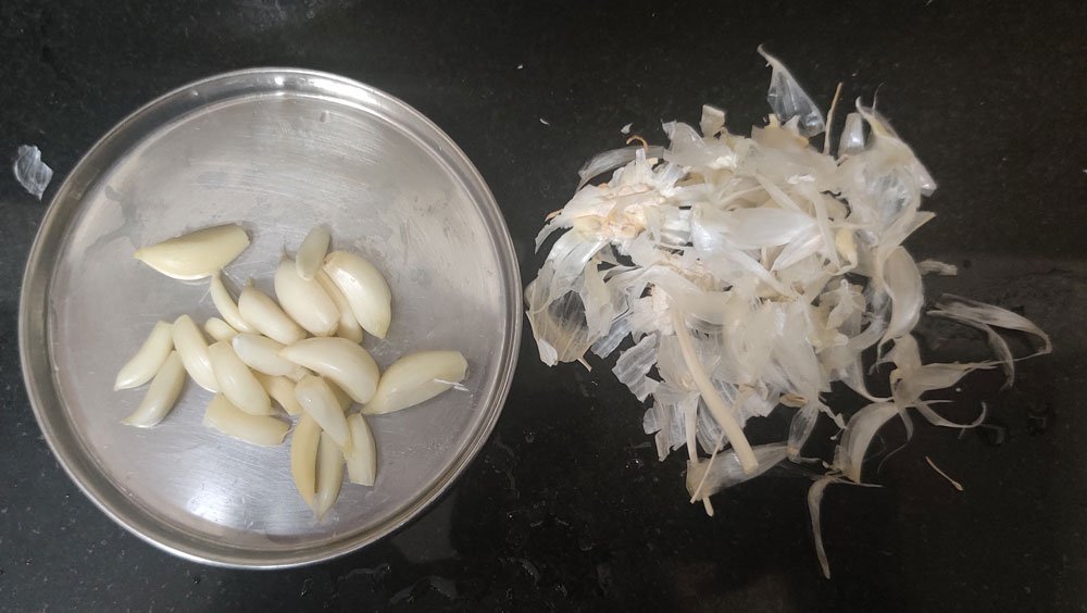 easiest method to peel garlic