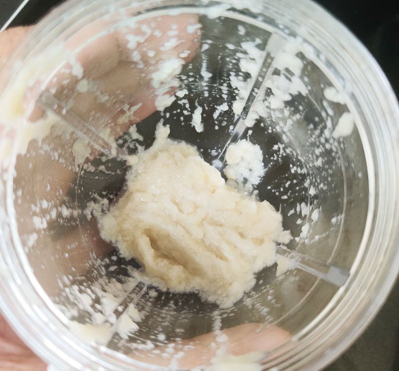 ginger garlic paste blended using extraction blade of wonderchef nutriblender