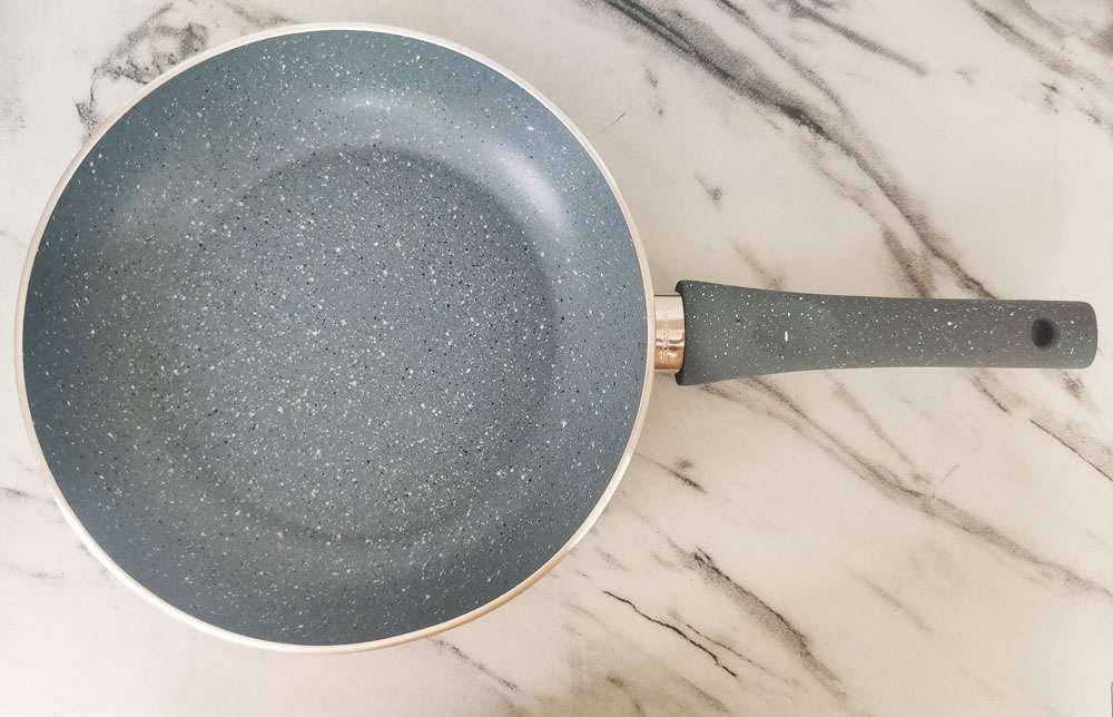 wonderchef granite pan which is one of the best nonstick cookware in India