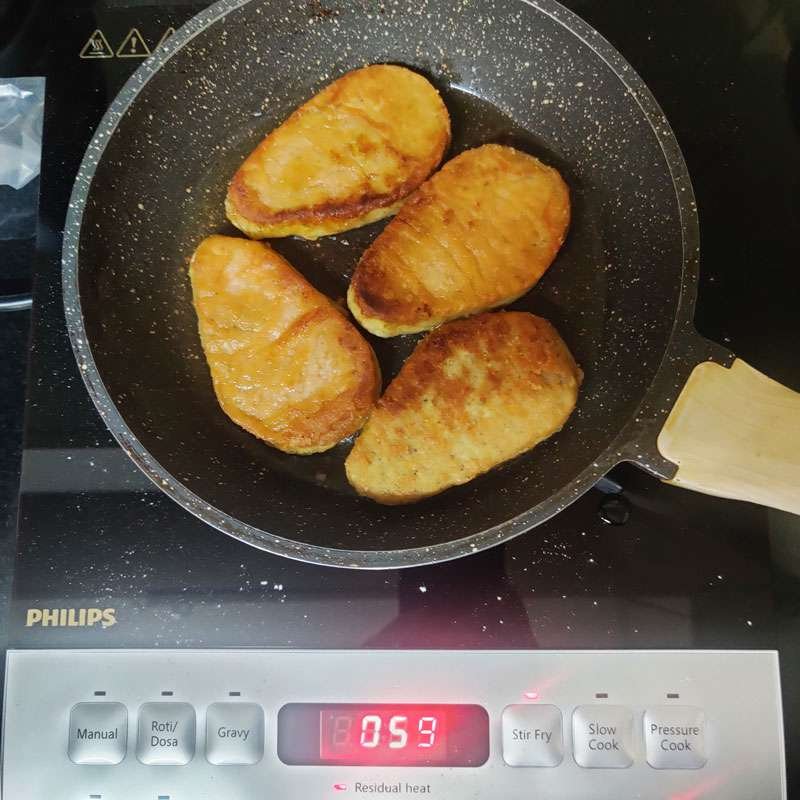 testing Philips to find best induction cooktop in India