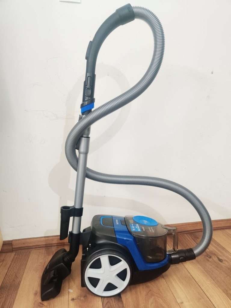 checking storage for Philips PowerPro FC9352/01 Vacuum Cleaner Review