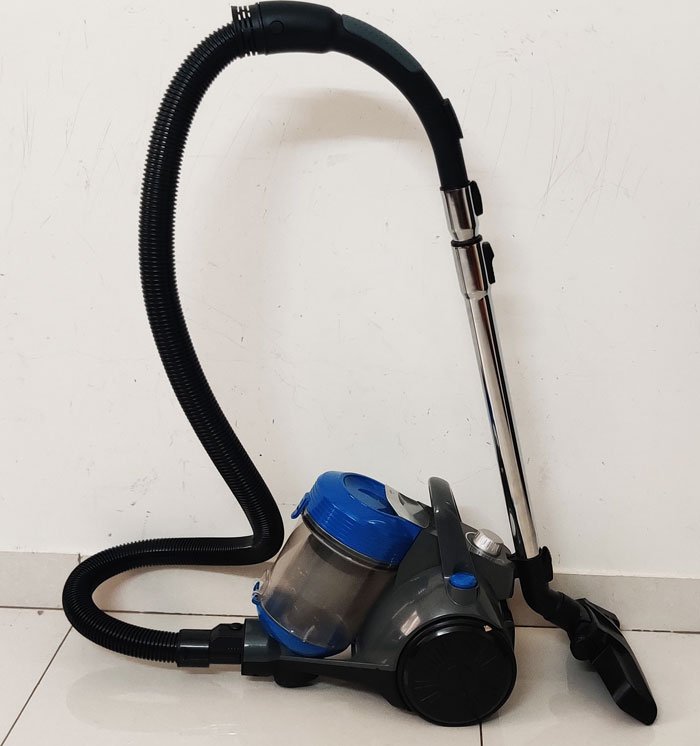 amazonbasics cylinder- one of the best vacuum cleaner under 5000